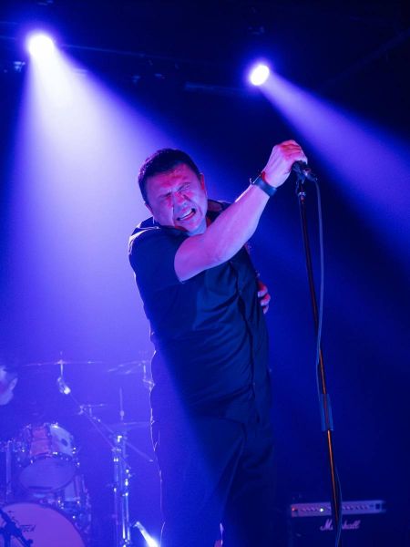 Chanteur-sur-scene